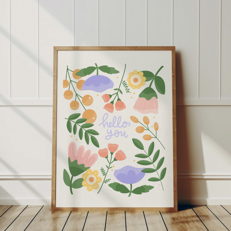 pastelliga blommor med inramad hello you skrivet i lila. trä ram i eftermiddagssol