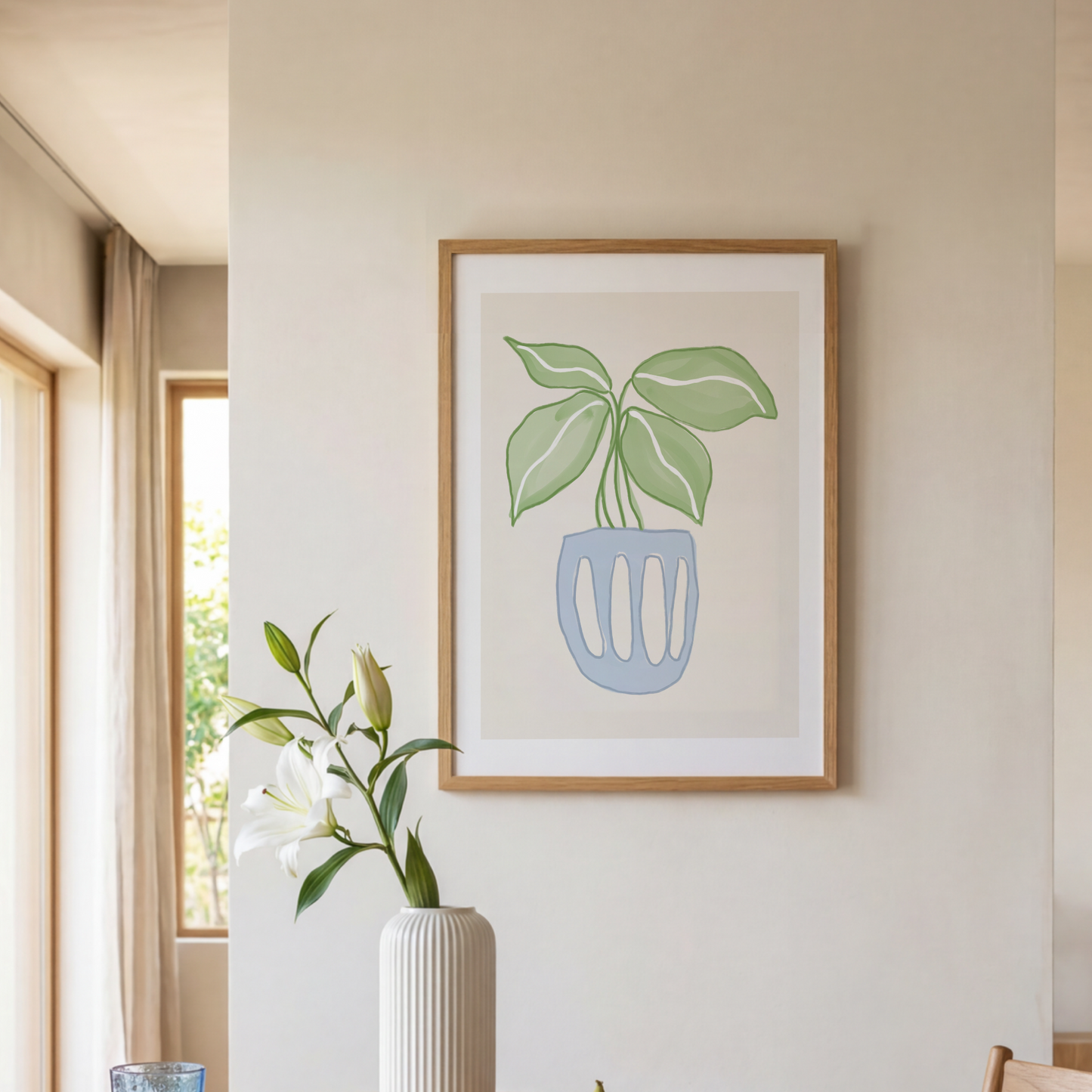 Botanisk Planta-poster vid fönster med växt och soffa