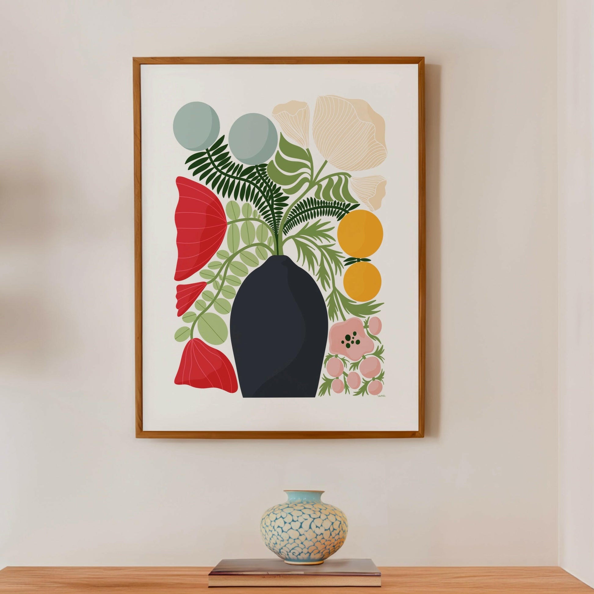 Färgglad poster med blommor och blad i en svart vas 