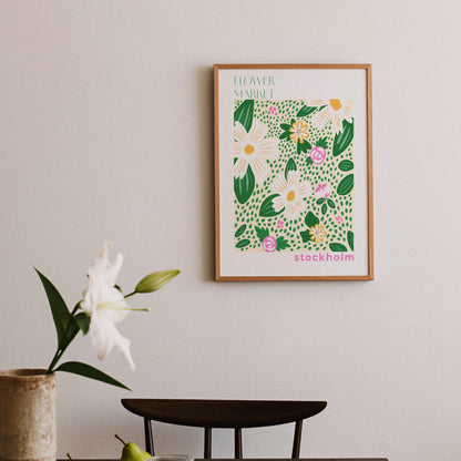 Flowermarket-poster Stockholm mot mörk vägg, närbild