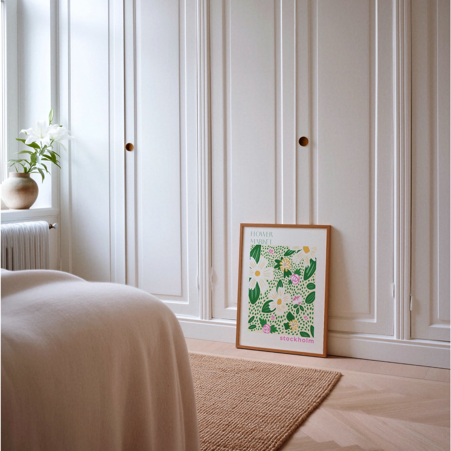 Flowermarket-poster Stockholm i sovrum vid garderob