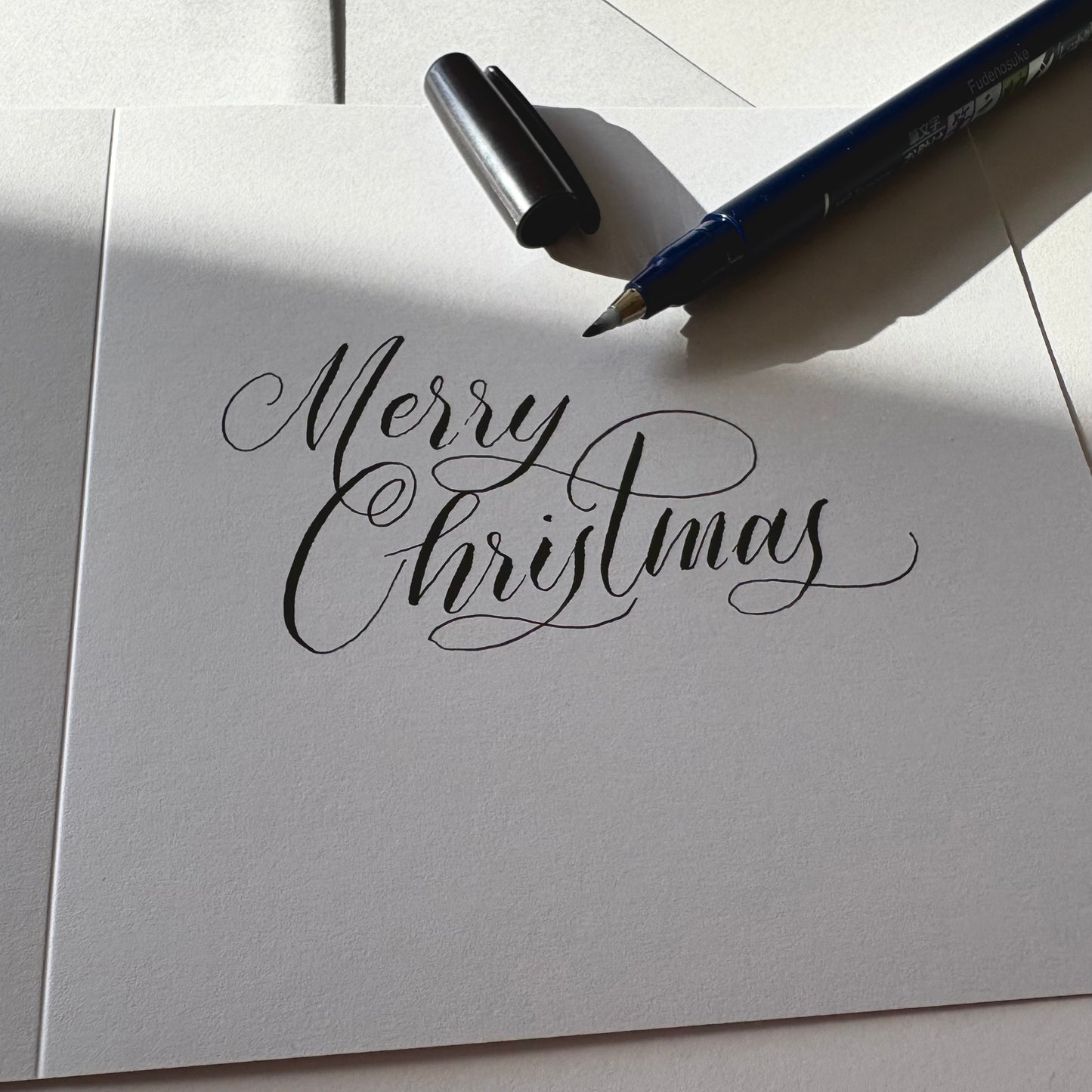 En perfekt julkapp med kreativitet och skapande. Brushpen Kalligrafi Workshop I Österskär. Lär dig skriva fina bokstäver med Tove Malm