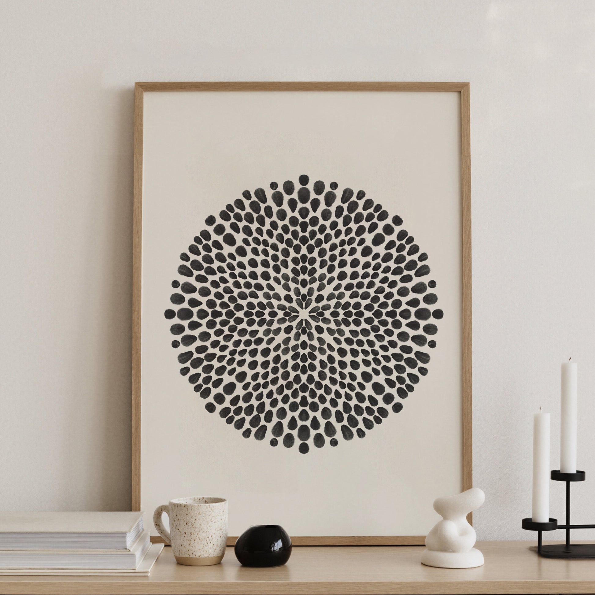 Mandala Dots-poster på konsolbord med ljusstakar