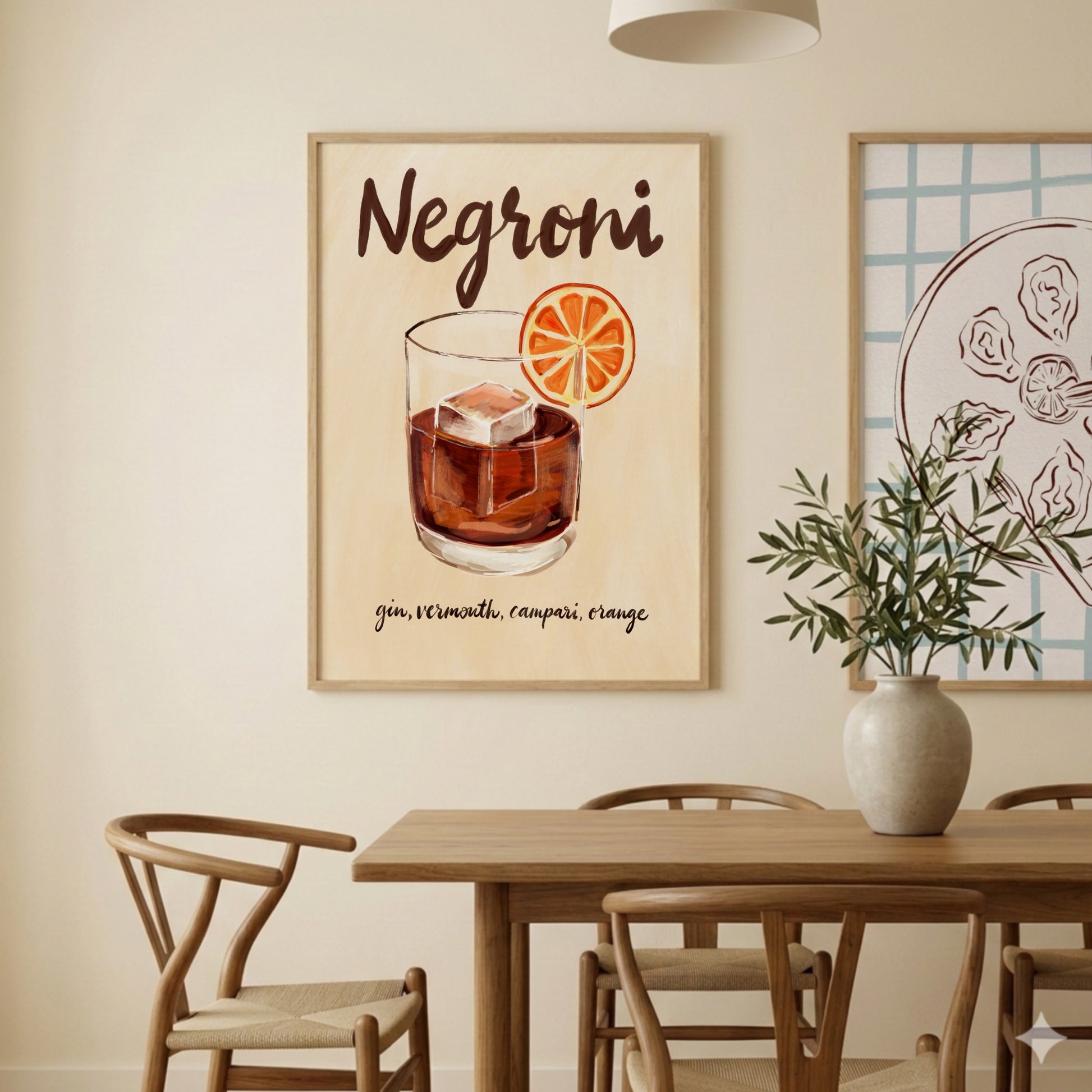 Negroni-poster inramad på vit vägg med träbord och fönster i minimalistisk inredning