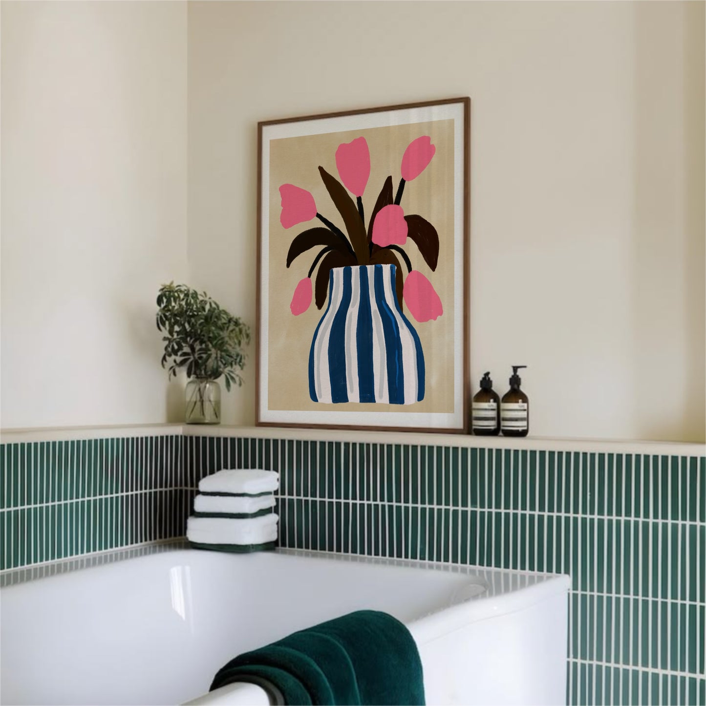 Poster Rosa Tulpaner i Blårandig Vas – Botanisk Väggkonst