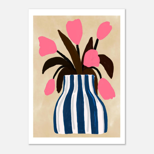 Poster Rosa Tulpaner i Blårandig Vas – Botanisk Väggkonst
