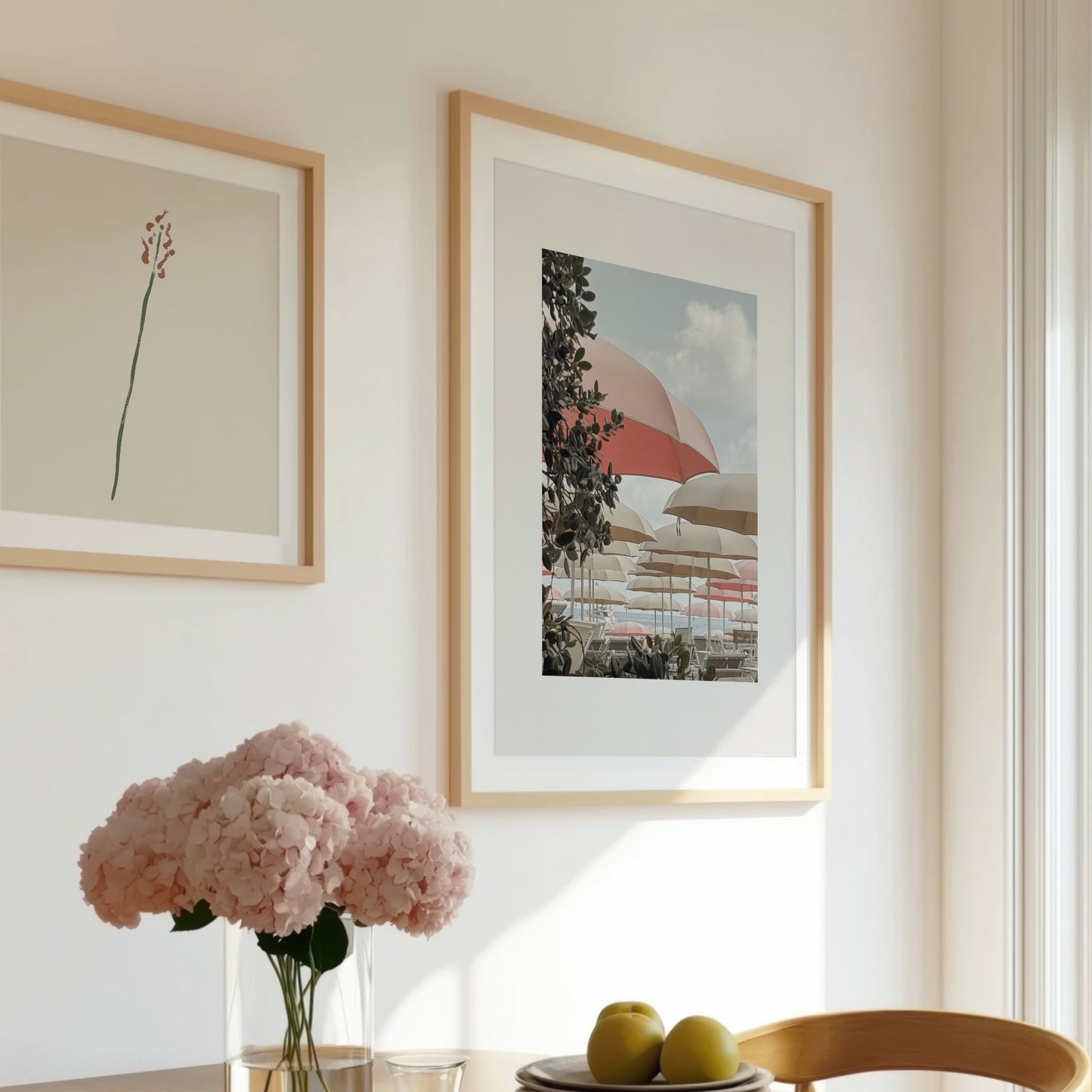 Fotokonst Pink Umbrella Ligurien speglad med blommor och frukt