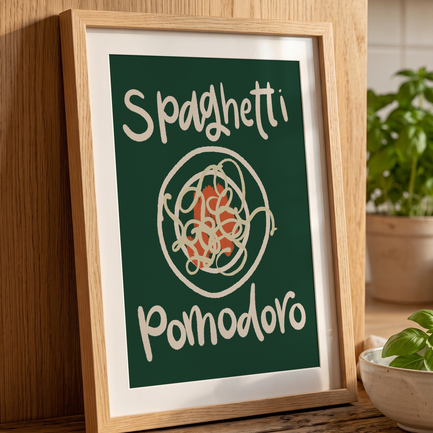 Pastaposter Spaghetti Pomodoro på träbord med krukväxt