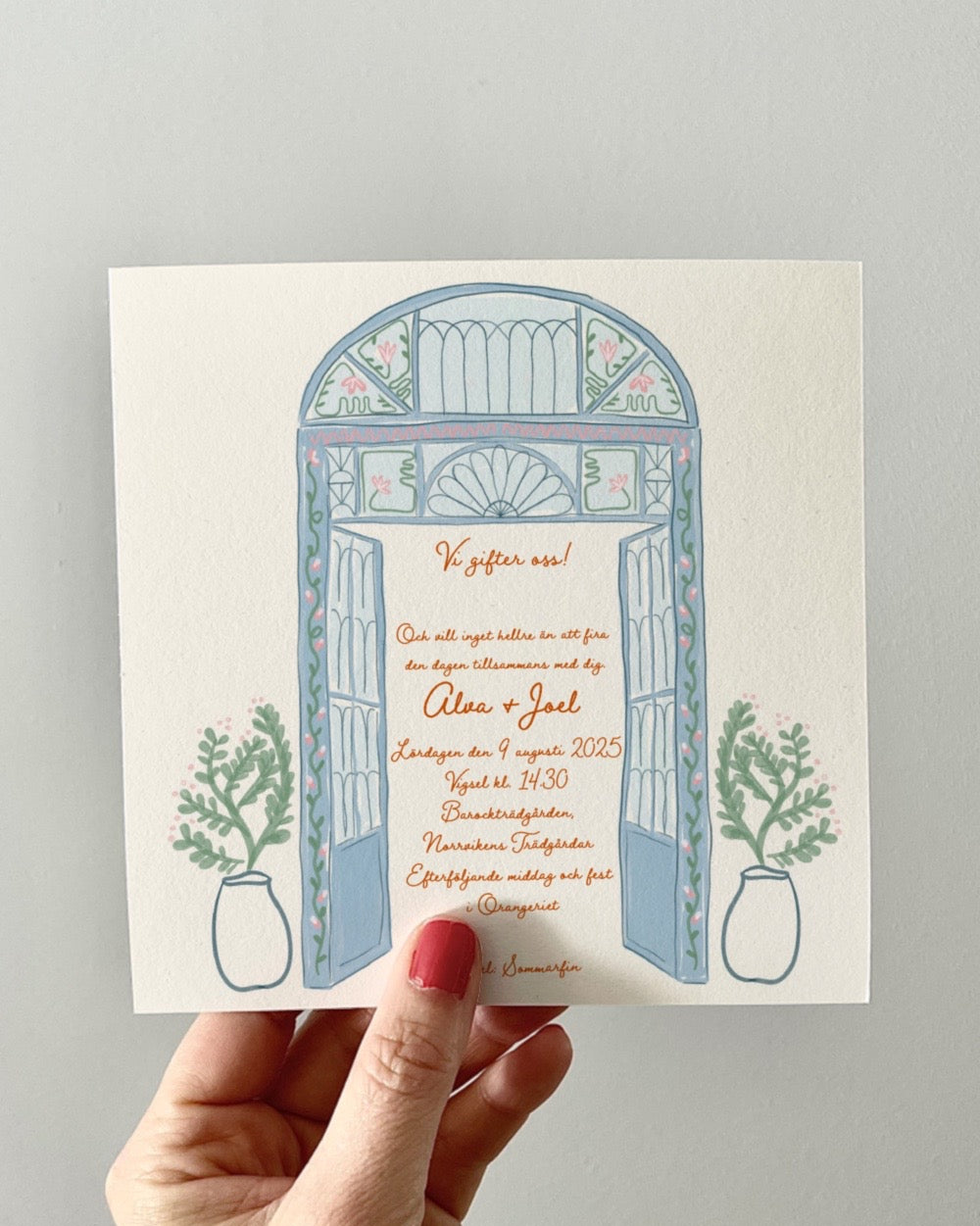 Greenhouse wedding invitation with a hand-painted blue greenhouse door and potted olive trees – Tove Malm