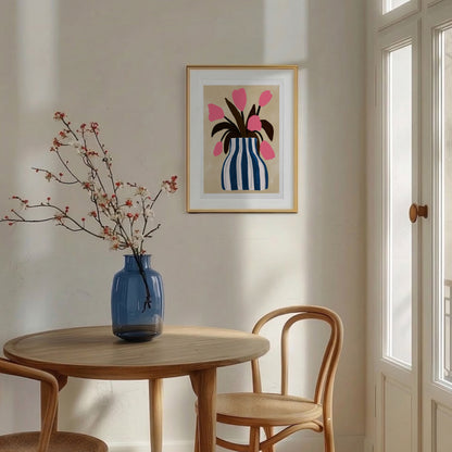Poster Rosa Tulpaner i Blårandig Vas – Botanisk Väggkonst