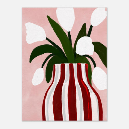 vita tulpaner i en röd och vitrandig vas på en rosa canvas