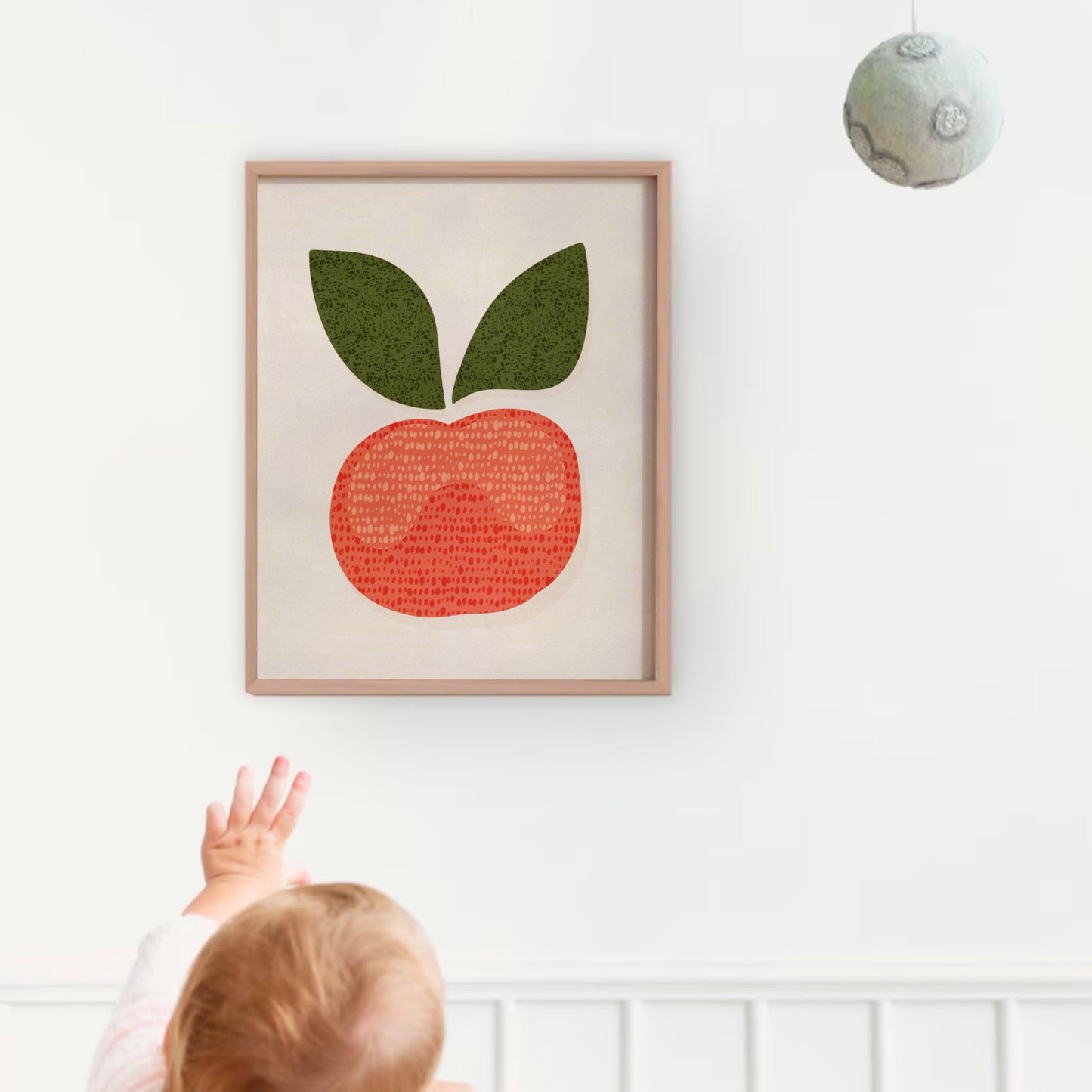 Lekfull frukt poster med rött äpple, tips på barntavlor och inspiration