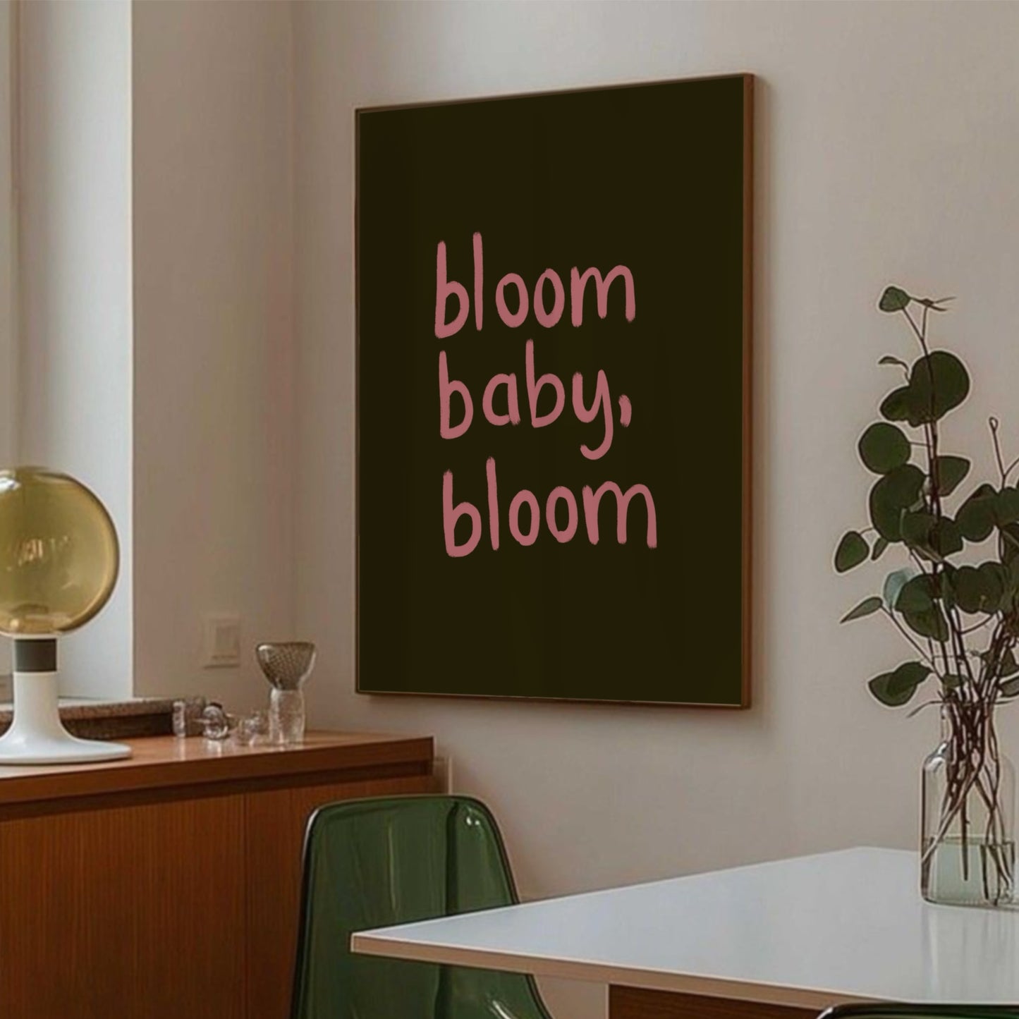 Bloom, Baby, Bloom – Typografisk Poster i Rosa och Brunt