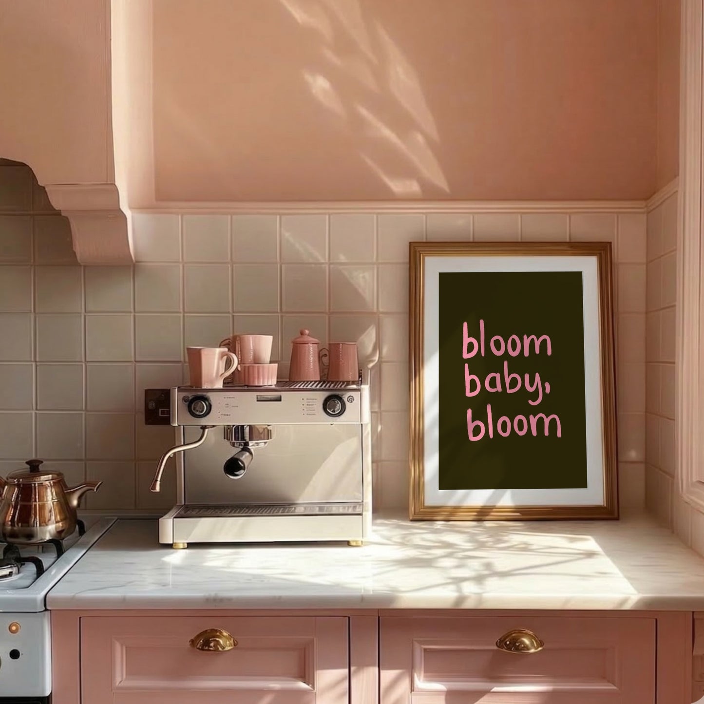 Bloom, Baby, Bloom – Typografisk Poster i Rosa och Brunt
