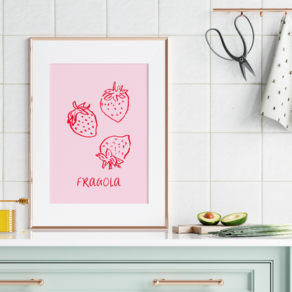 Rosa jordgubbsposter Fragola i kök med vitt kakel, avokado och köksredskap - köksväggkonst
