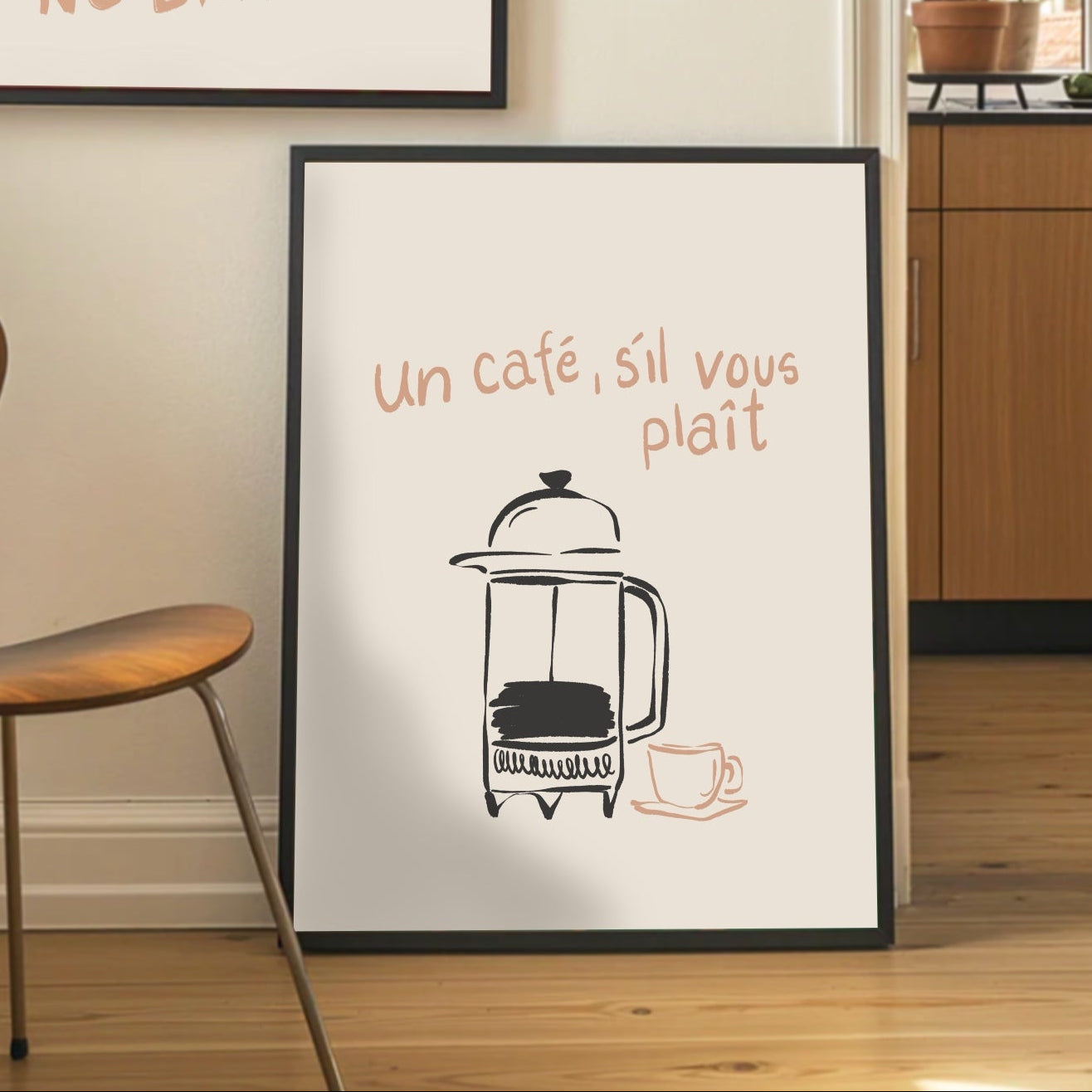 kaffe psoter i svart ram lutad mot vägg