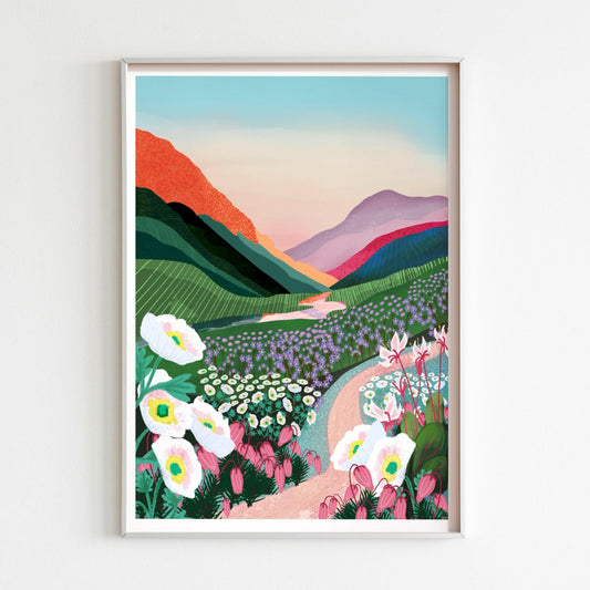 En modern grafisk poster föreställande Kebnekaises toppar i blått och vitt med texten "KEBNEKAISE 2095 m ö.h.". Minimalistisk fjällkonst skapad av Tove Malm.