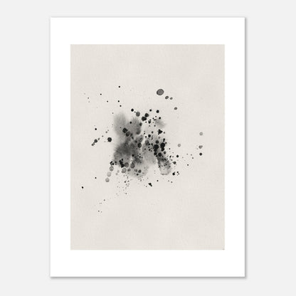 Minimalistisk och abstrakt poster (No. 2) föreställande svarta bläckstänk och organiska former mot en ljus bakgrund. Modern svartvit konst av Tove Malm.