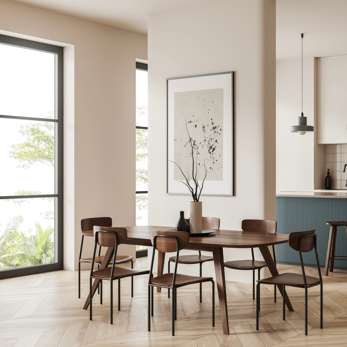 En stor bläckstänk-poster hängandes i en modern matsal med ett runt träbord och svarta stolar. Visar hur den abstrakta konsten skapar en sofistikerad atmosfär.