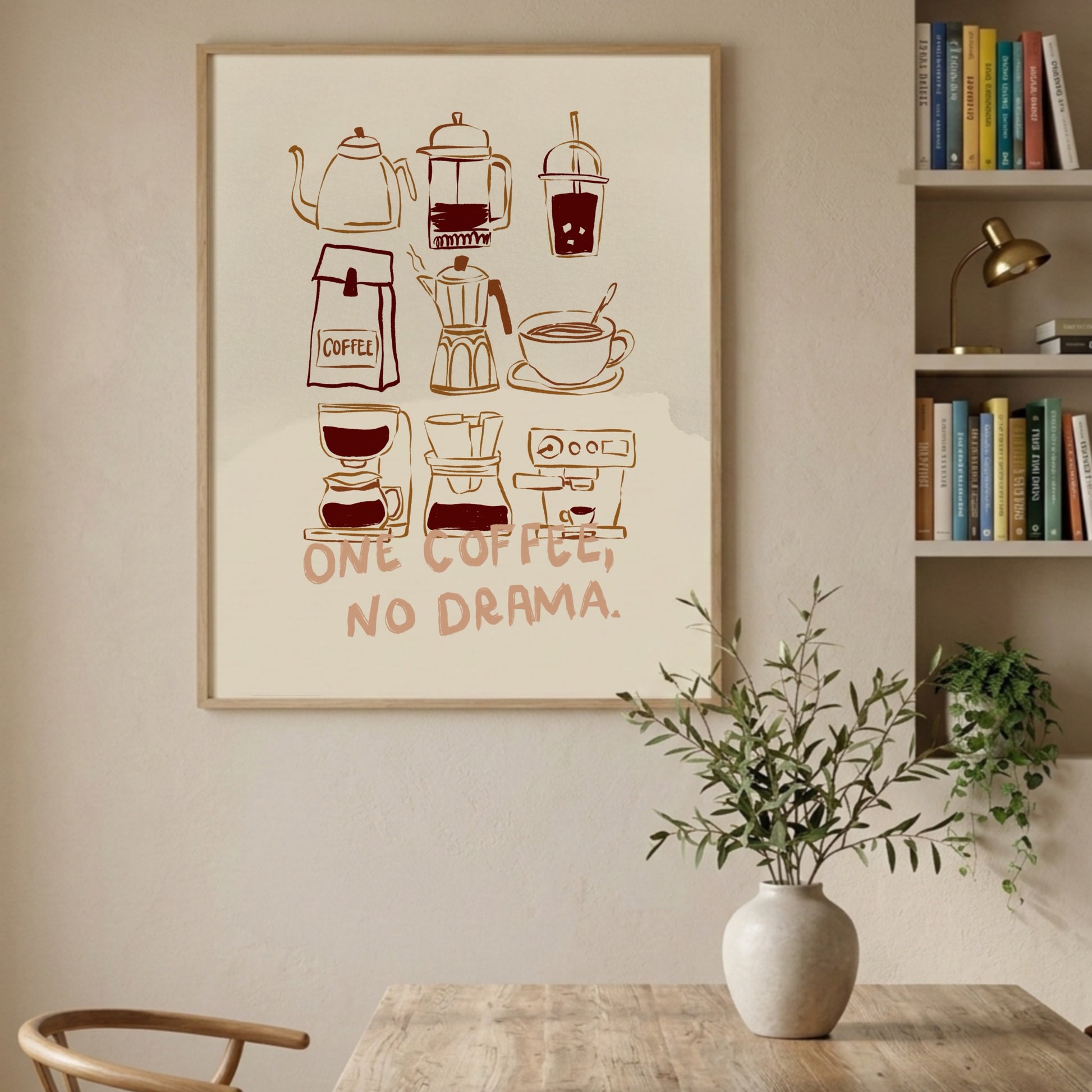 Kaffeposter One Coffee No Drama i skandinaviskt kök med bokhylla