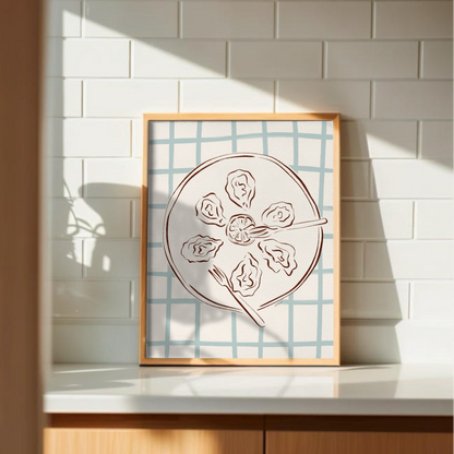 Stämningsfull köksinredning med Ostron-konsttryck, grafisk poster i blått och brunt som ger en personlig touch ovanför köksbänken