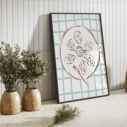 Inspiration för tavelvägg i köket med trendig rutig poster och handmålade grafiska former i bruna och blå toner