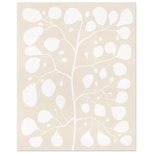 En minimalistisk botanisk poster föreställande en vit Pilea-växt i nyansen Lucent White mot en varm beige canvas-bakgrund, skapad av Tove Malm Illustration.
