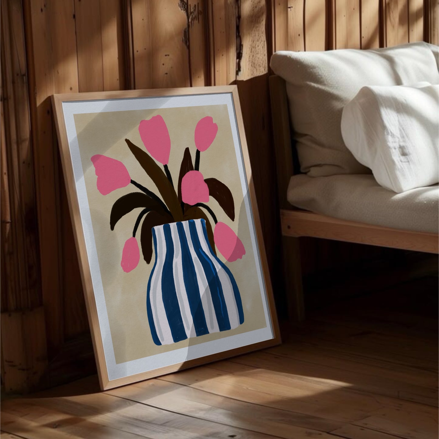 Poster Rosa Tulpaner i Blårandig Vas – Botanisk Väggkonst