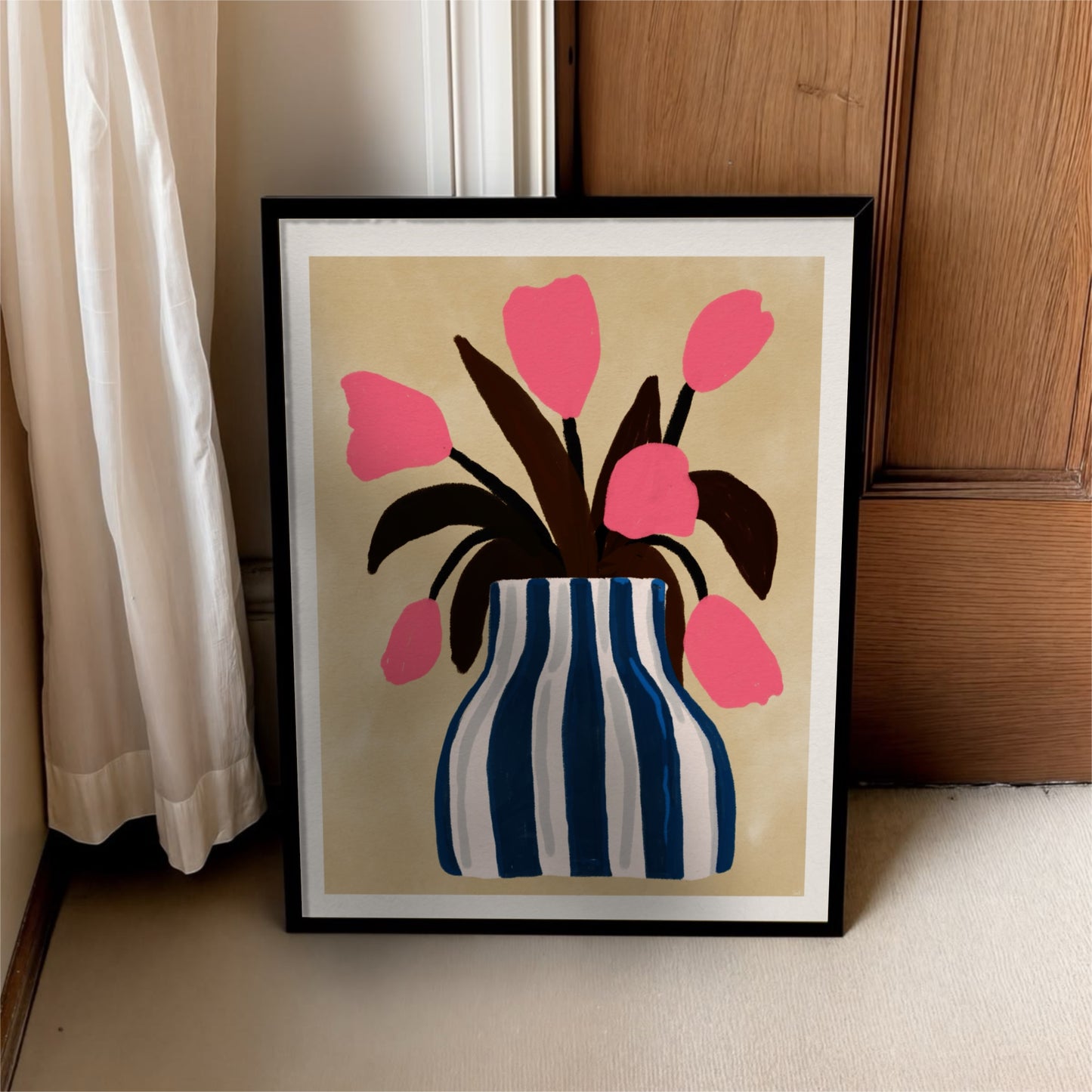 Poster Rosa Tulpaner i Blårandig Vas – Botanisk Väggkonst