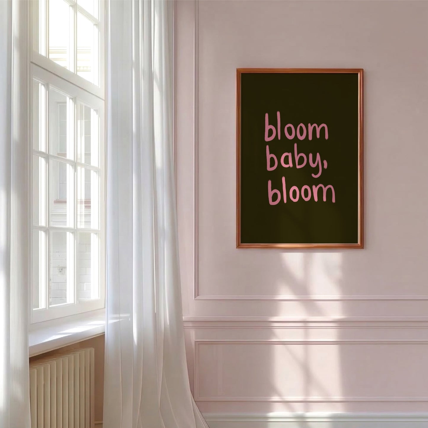 Bloom, Baby, Bloom – Typografisk Poster i Rosa och Brunt