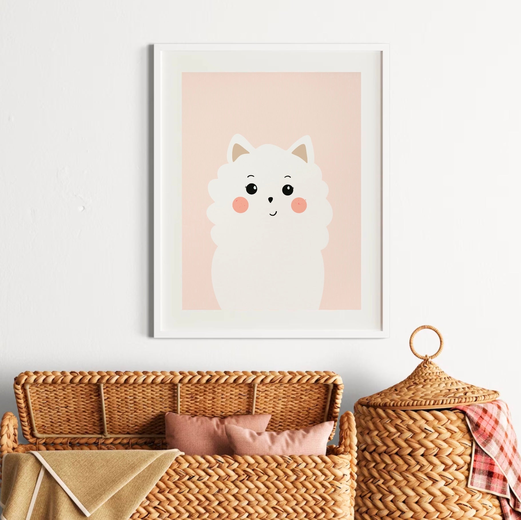 Minimalistisk vit hundposter med Bichon Frisé eller Pomeranian på peachrosa bakgrund med vit kant, passar barnrum och modern inredning.