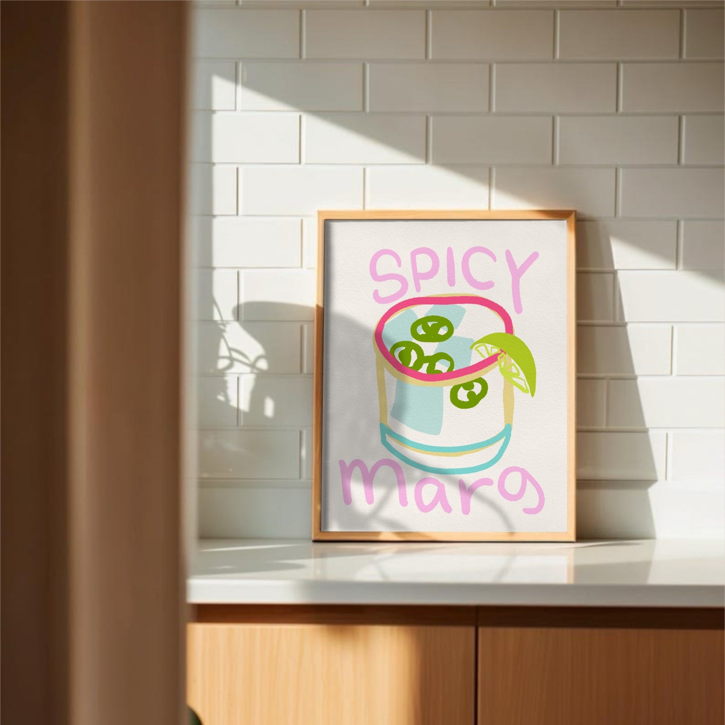Spicy margarita poster stående på köksbänk framför kakelvägg – färgglad kökskonst och cocktail poster