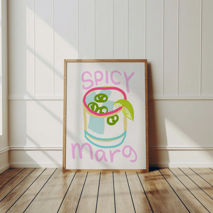 Spicy margarita poster lutad mot panelvägg med ljust parkett – cocktail poster för skandinavisk heminredning