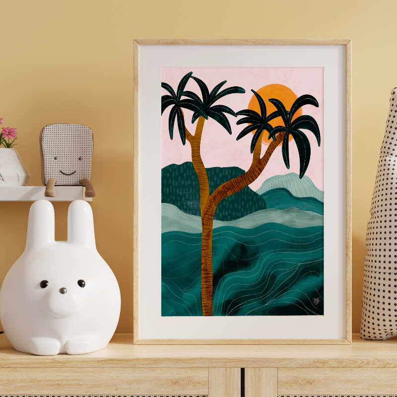 Djungelpostern inramad i en ljus träram i ett mysigt barnrum. Visar hur motivet fungerar som en färgstark och inspirerande inredningsdetalj för små barn.