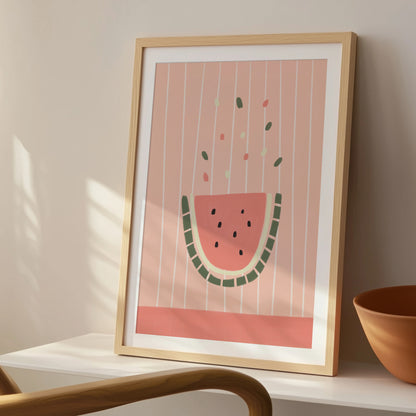 Vattenmelonposter på konsolbord med lampa och skål
