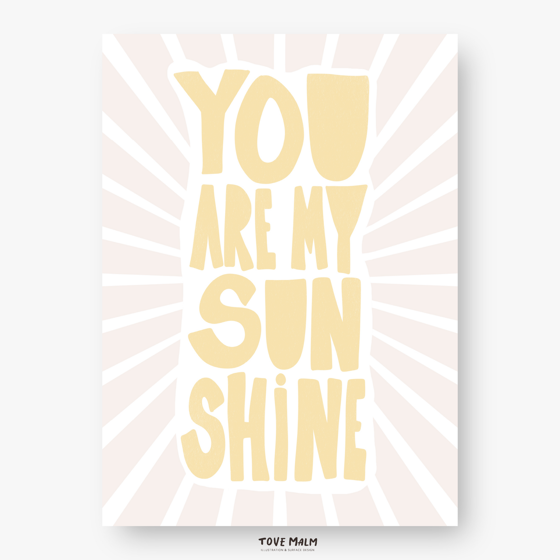 Typografisk poster med texten You Are My Sunshine i citrongula och pastelliga toner.